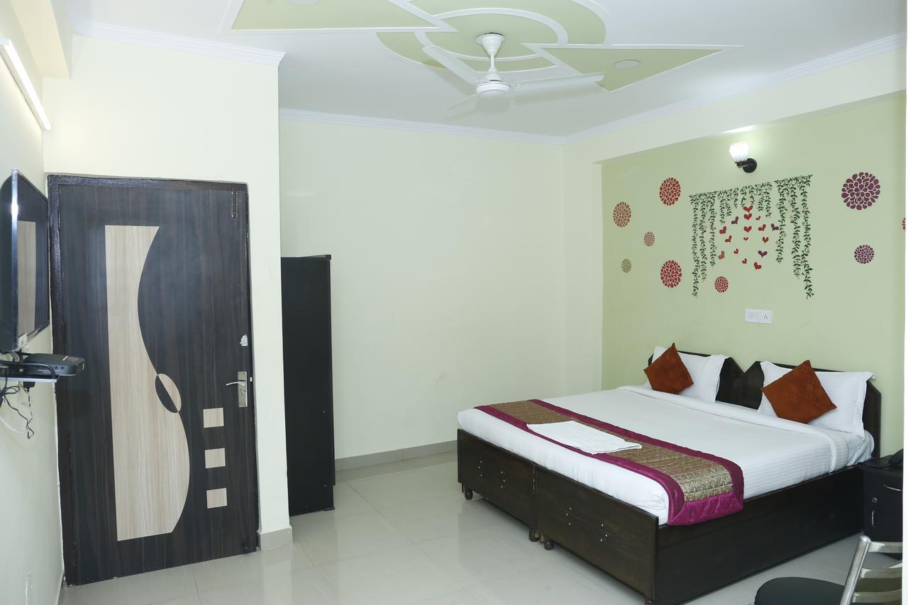 Hotel O Pearl Residency Yeni Delhi Dış mekan fotoğraf